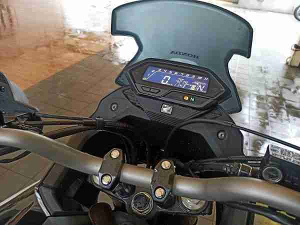 Honda CB200X digital meter and wind screen