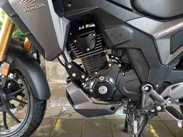 Honda CB200X engine