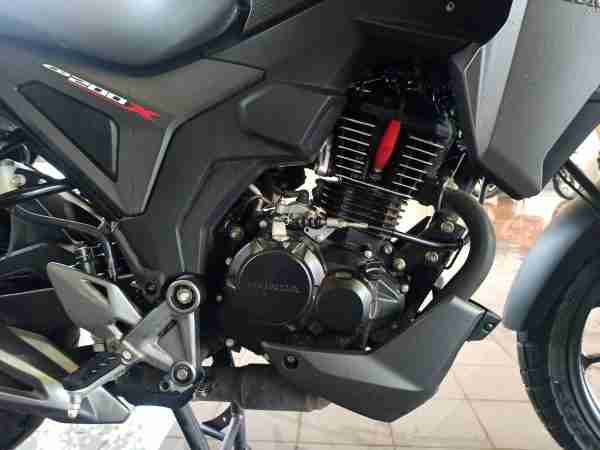 Honda CB200X engine left