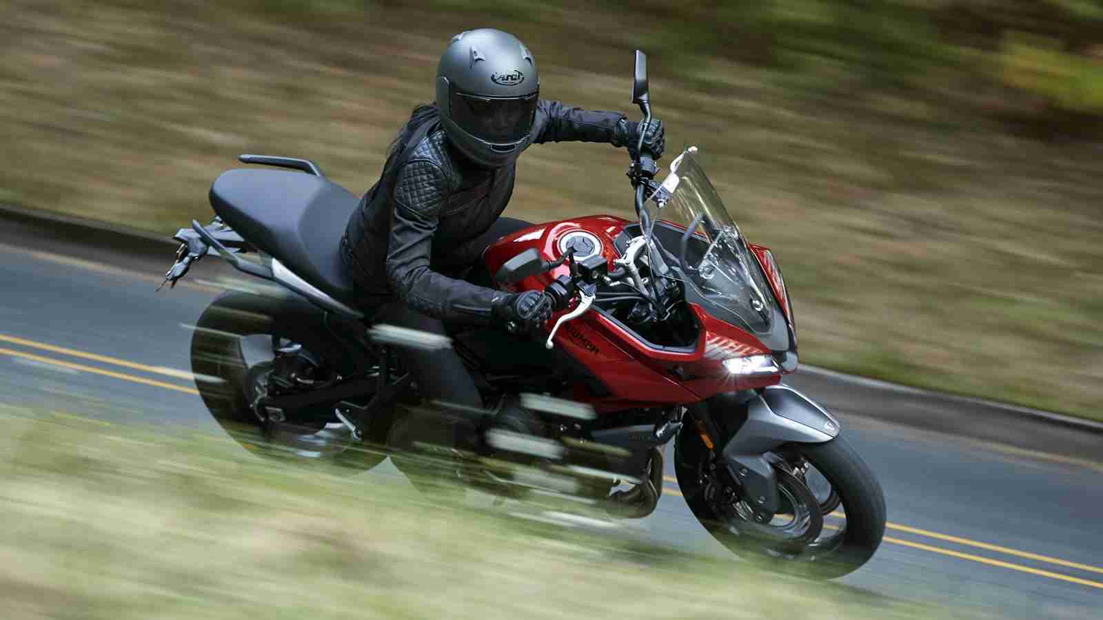 Triumph Tiger Sport 660 side view action