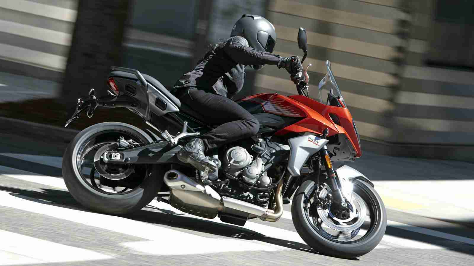Triumph Tiger Sport 660 action
