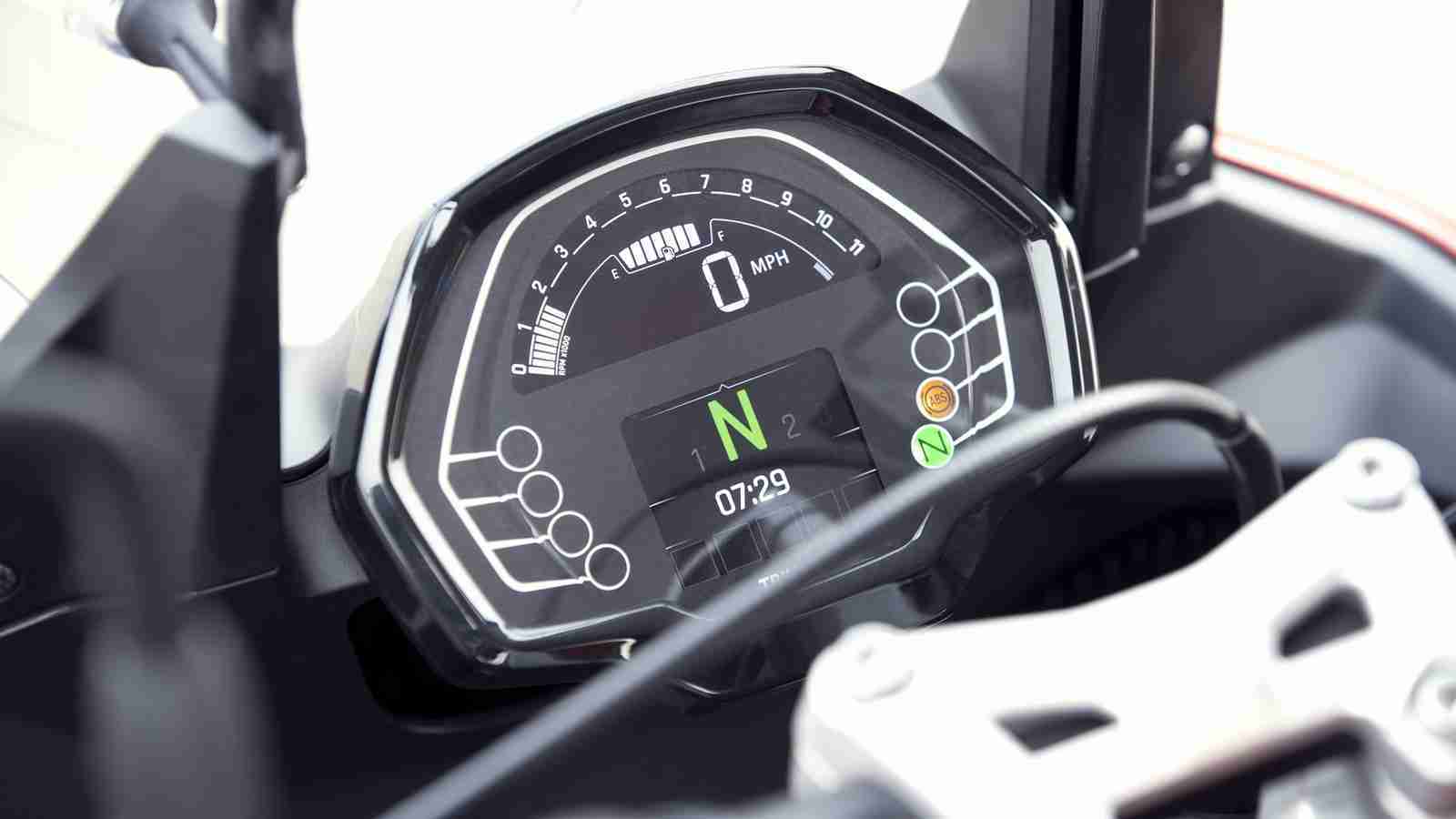 Triumph Tiger Sport 660 digital TFT screen