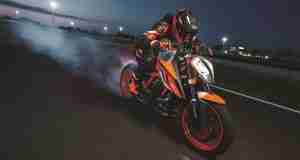2022 KTM 1290 SUPER DUKE R and KTM 1290 SUPER DUKE R EVO