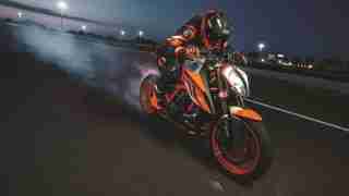 2022 KTM 1290 SUPER DUKE R and KTM 1290 SUPER DUKE R EVO