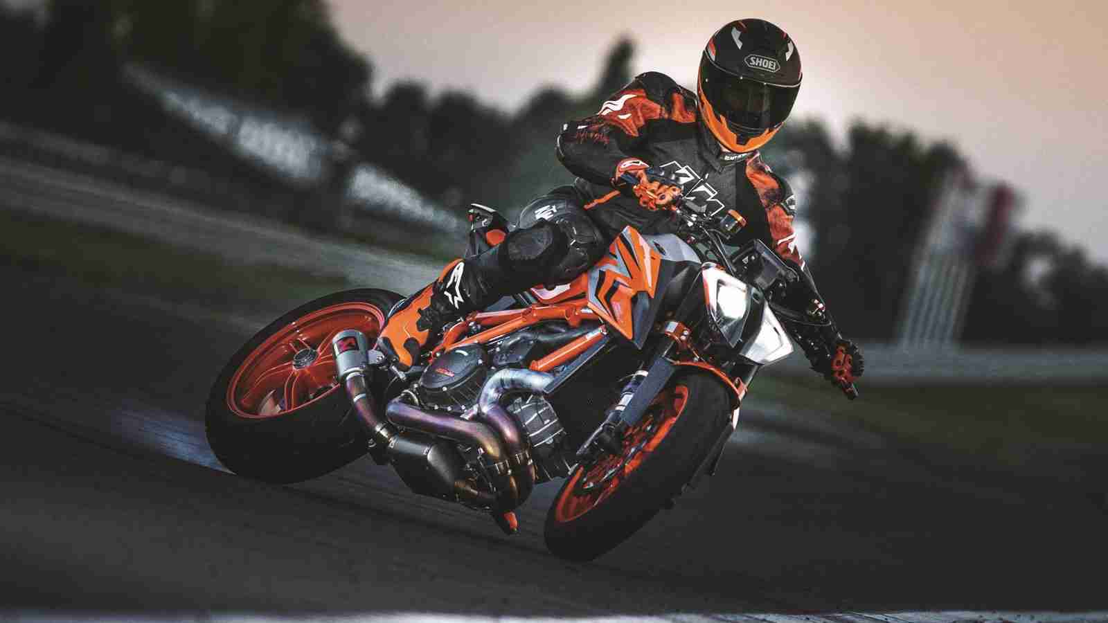 2022 KTM 1290 SUPER DUKE R and KTM 1290 SUPER DUKE R EVO | IAMABIKER - Everything Motorcycle! 2022 KTM 1290 SUPER DUKE R and KTM 1290 SUPER DUKE R EVO | IAMABIKER - Everything Motorcycle!