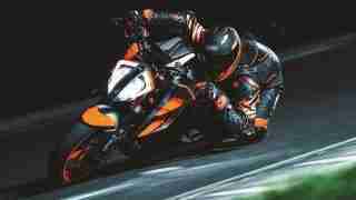 2022 KTM 1290 SUPER DUKE R and KTM 1290 SUPER DUKE R EVO