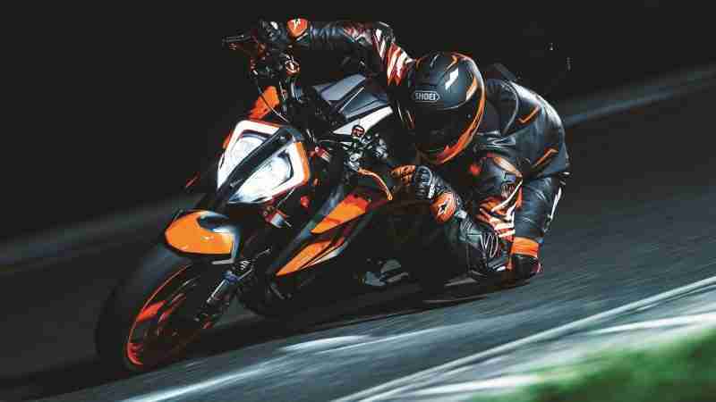 2022 KTM 1290 SUPER DUKE R and KTM 1290 SUPER DUKE R EVO