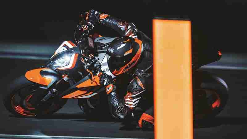 2022 KTM 1290 SUPER DUKE R and KTM 1290 SUPER DUKE R EVO