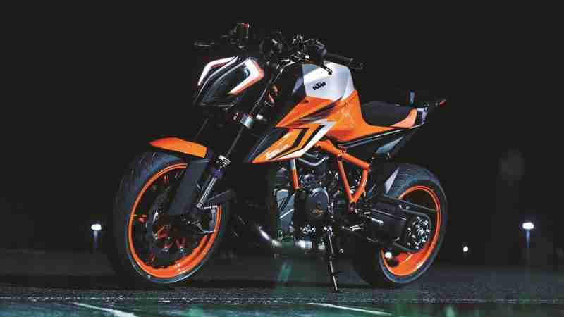 2022 KTM 1290 SUPER DUKE R and KTM 1290 SUPER DUKE R EVO