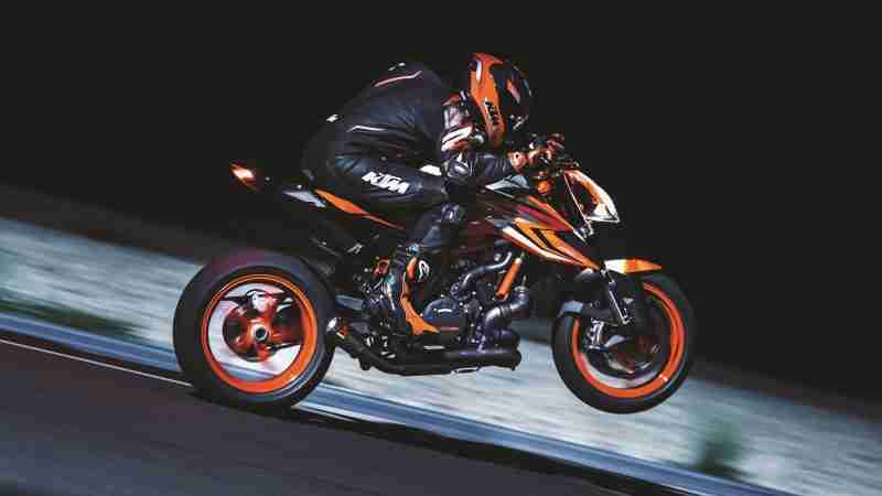 2022 KTM 1290 SUPER DUKE R and KTM 1290 SUPER DUKE R EVO