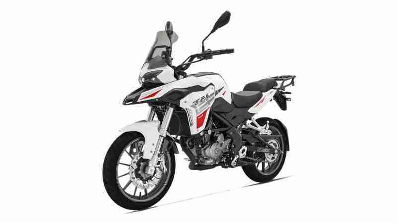 Benelli TRK 251 front left