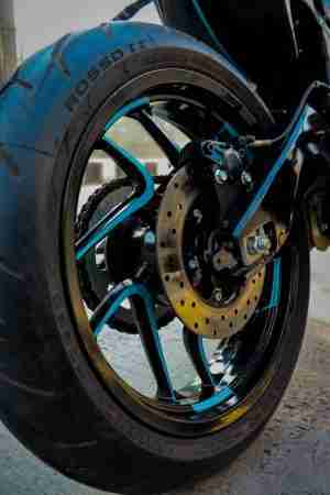 Custom modified Pulsar 220F by Renovatio Motor Works