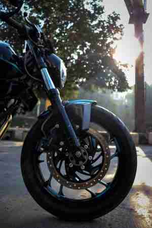 Custom modified Pulsar 220F by Renovatio Motor Works