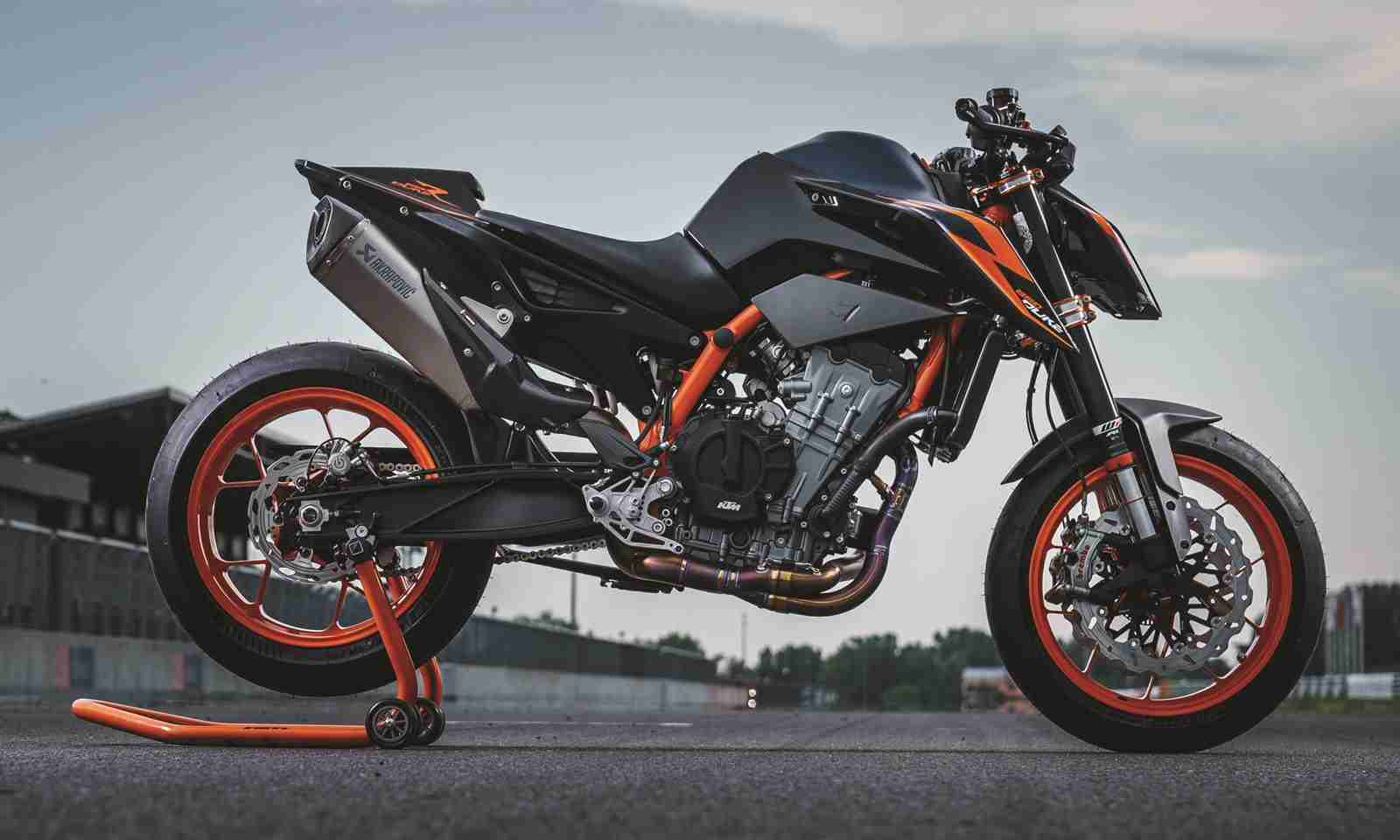 2022 KTM 890 DUKE R