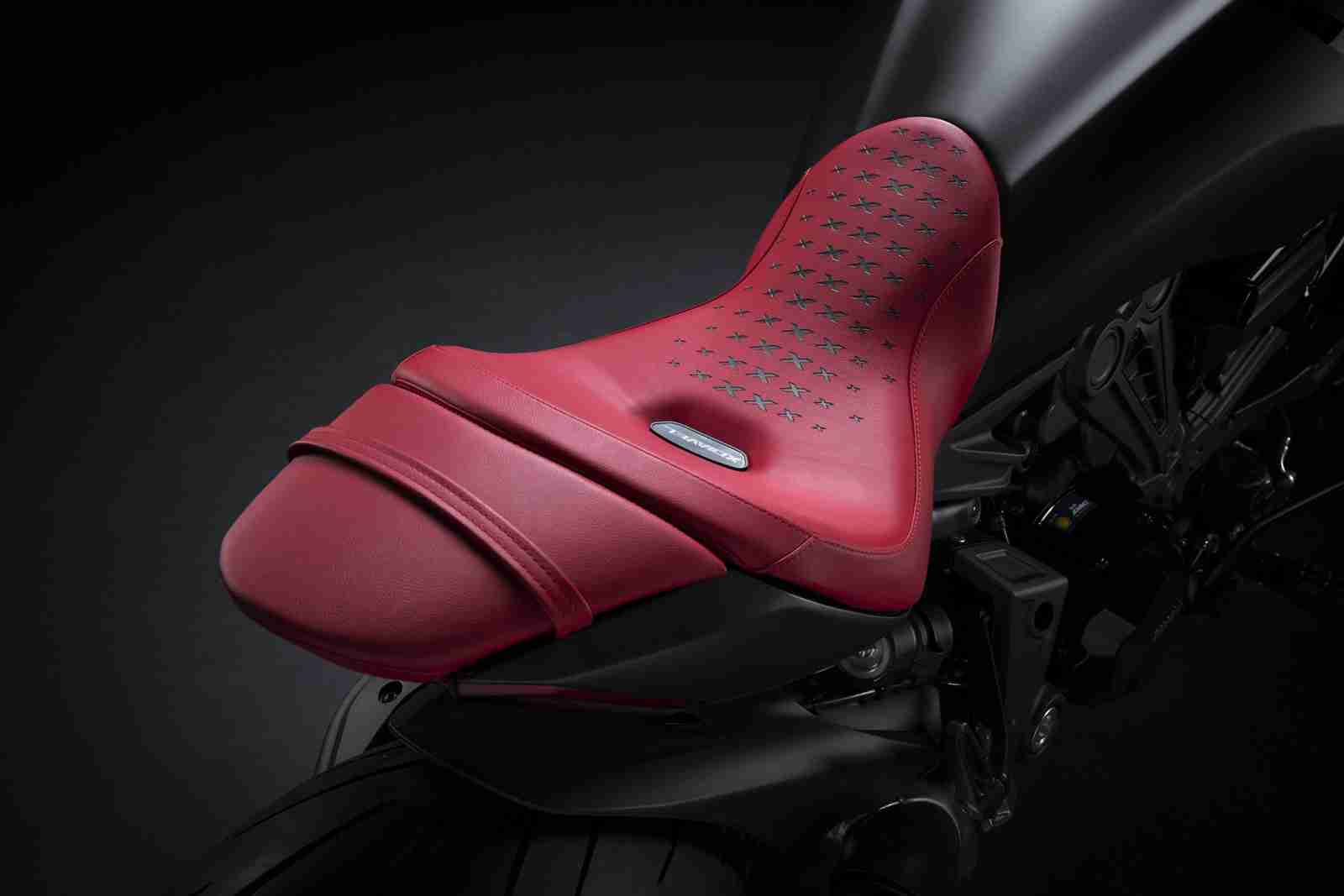 Ducati XDiavel Nera edition - seat