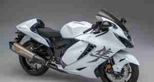 Suzuki Hayabusa gets Akrapovic silencers Performance pack