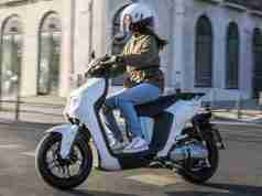 Yamaha electric scooter NEOs