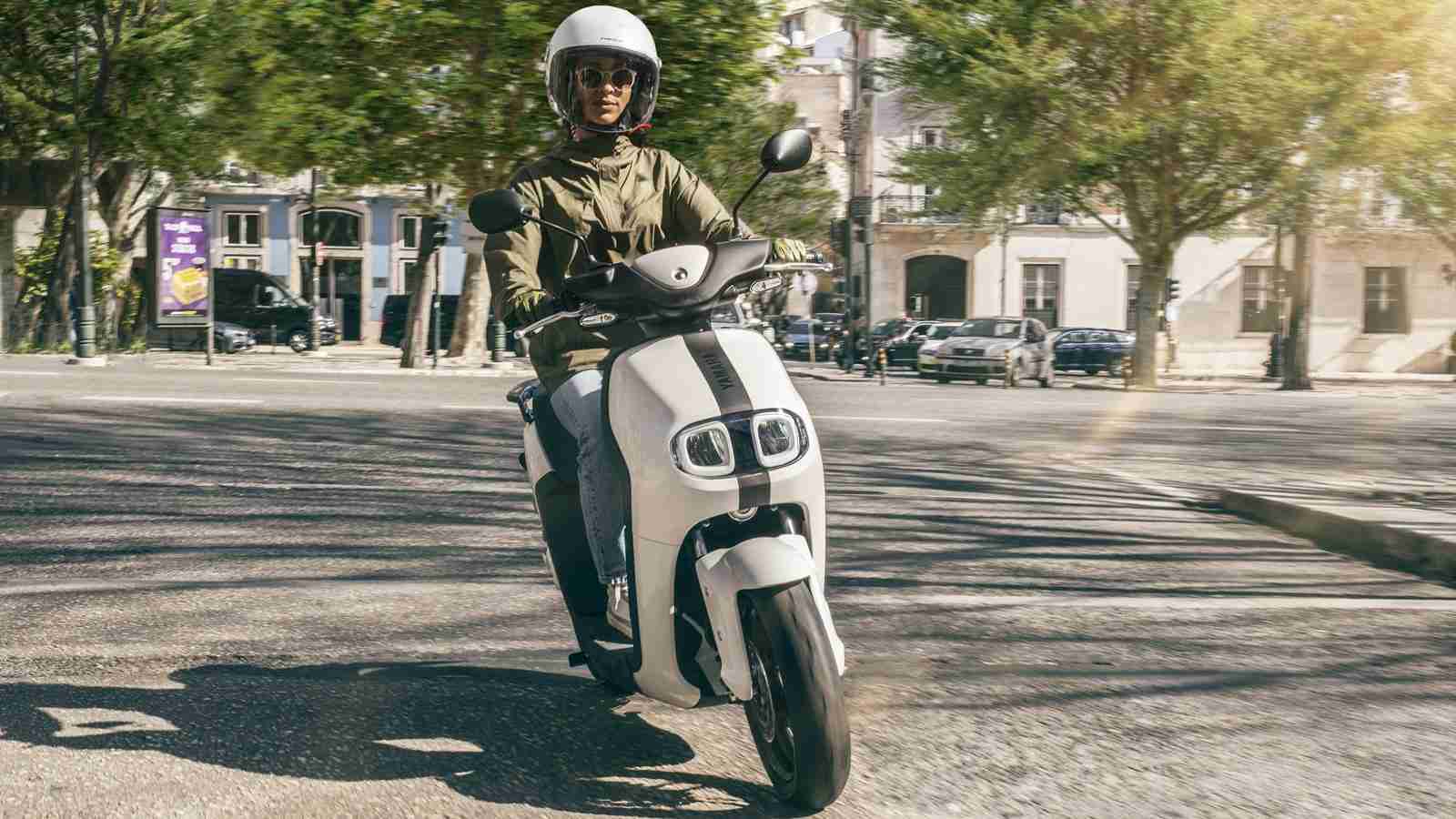 Yamaha electric scooter NEOs