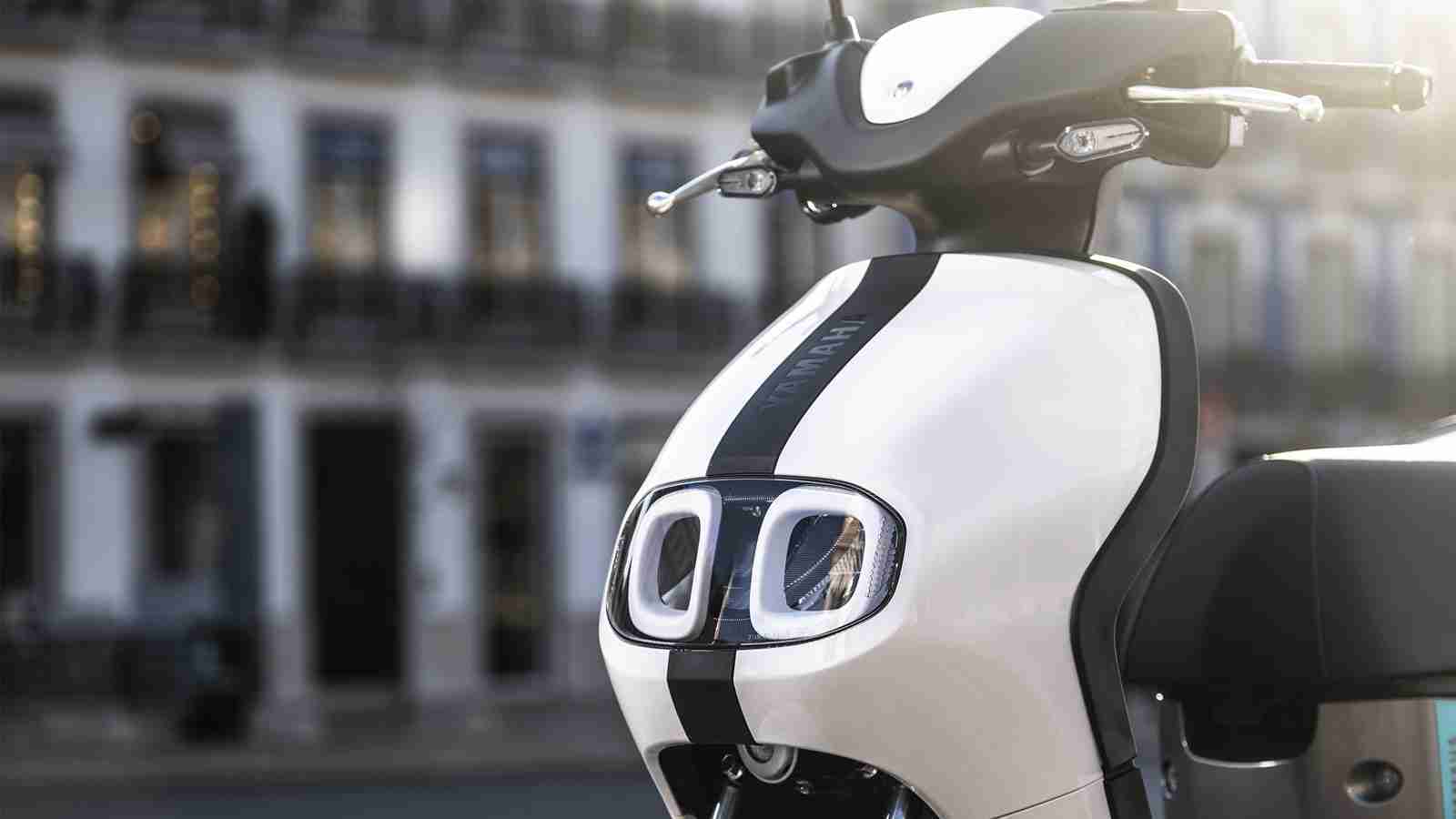 Yamaha electric scooter NEOs headlight