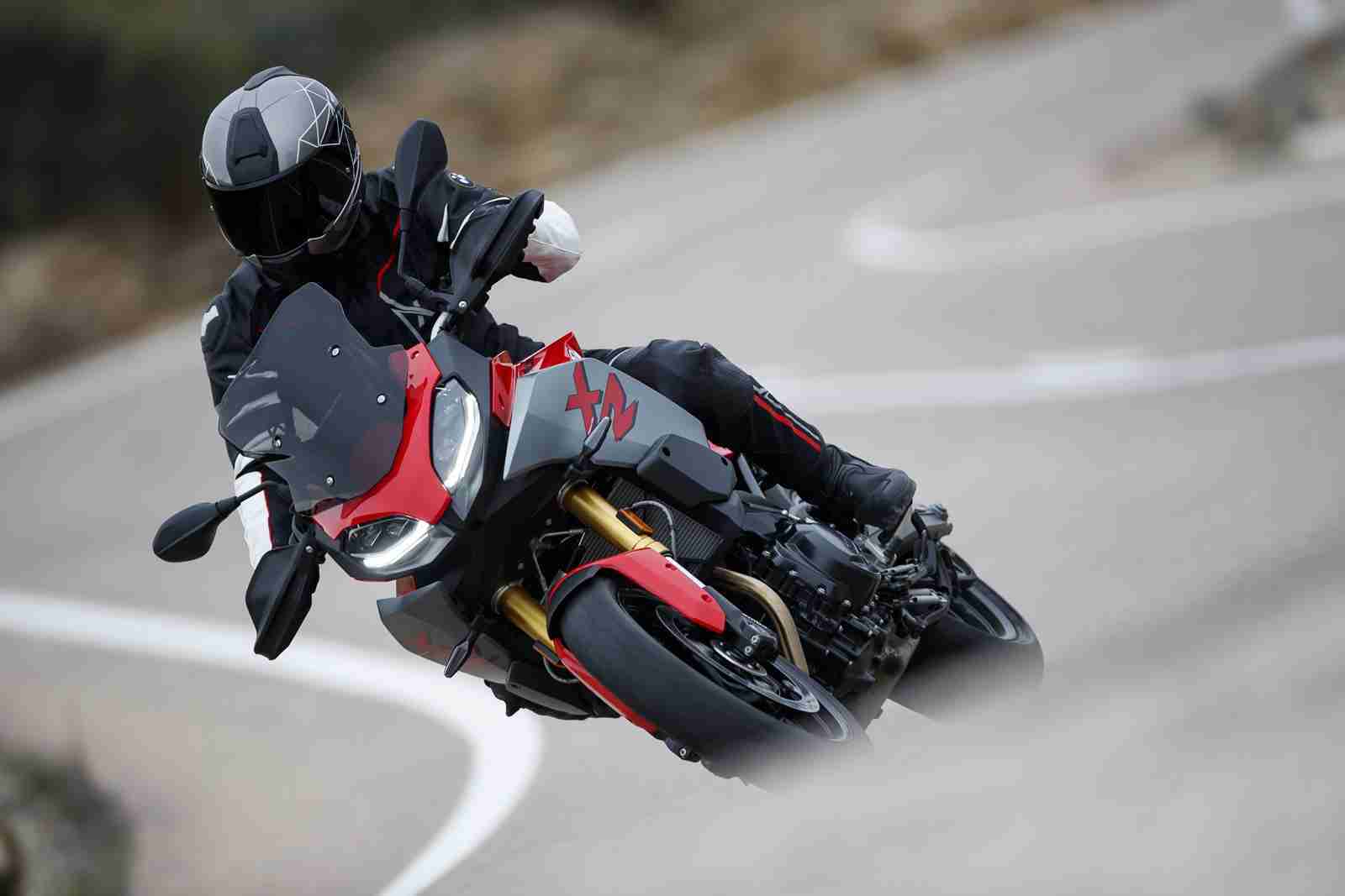 BS6 BMW F 900 XR India