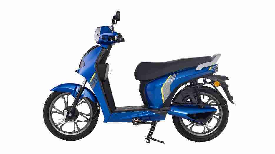 BGAUSS BG D15 in Blue colour option