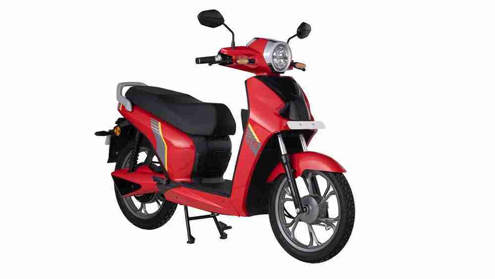 BGAUSS BG D15 in Red colour option