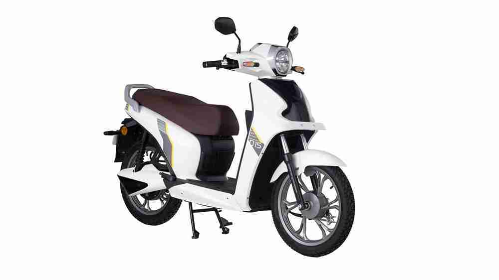 BGAUSS BG D15 in White colour option