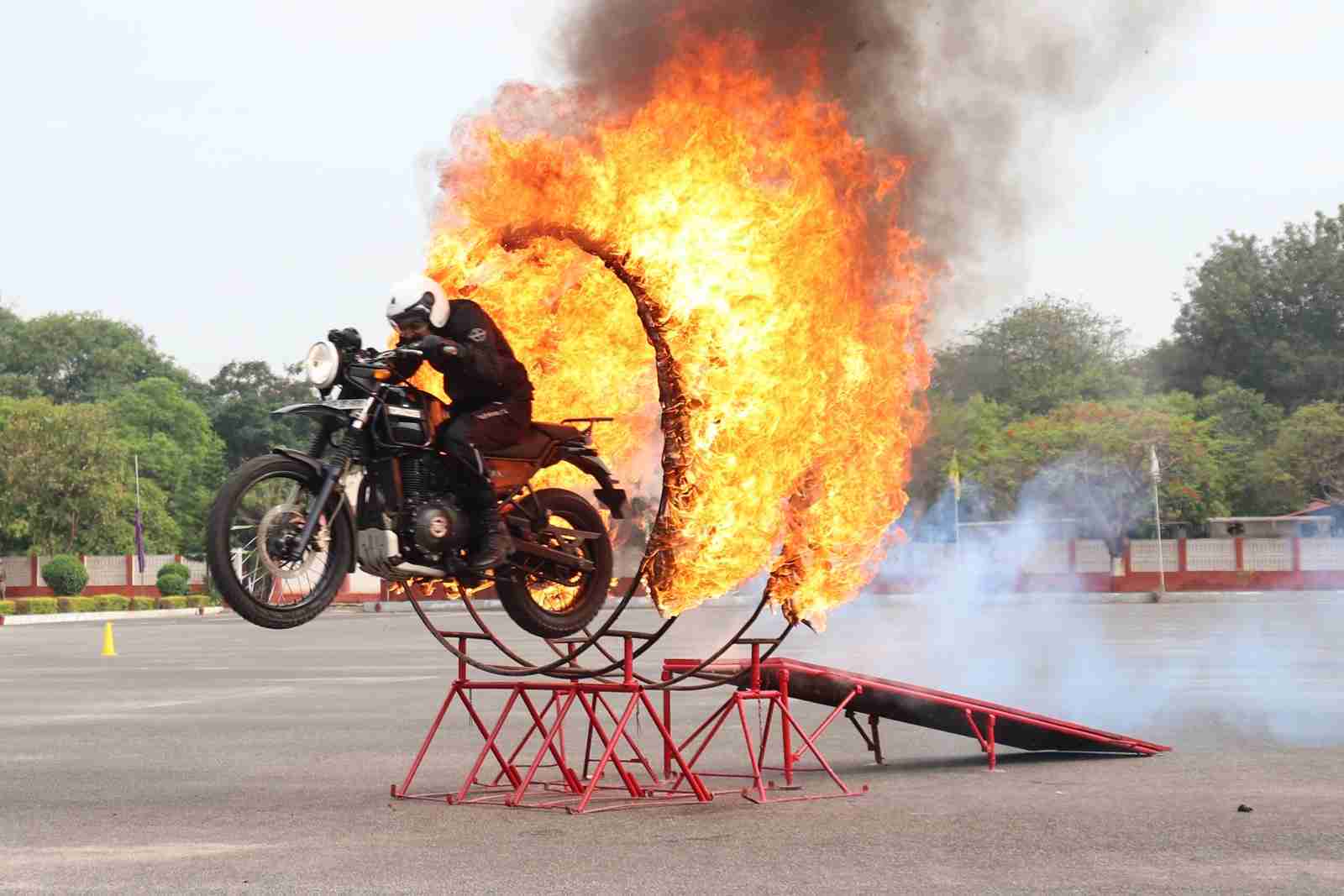 Indian Army Royal Enfield stunts