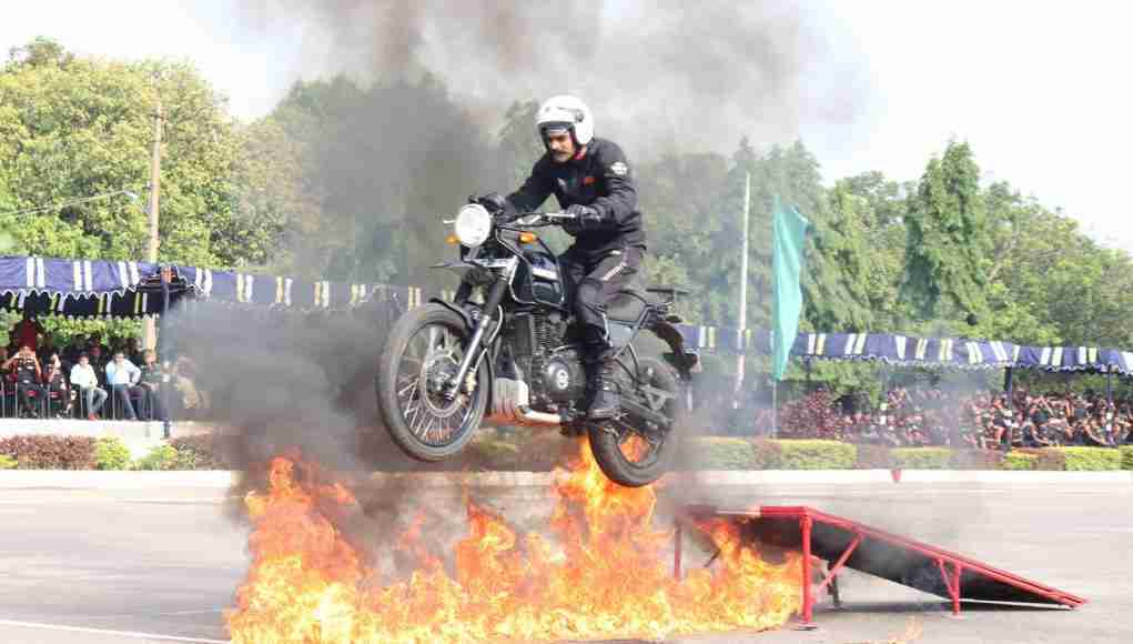 Indian Army Royal Enfield stunts