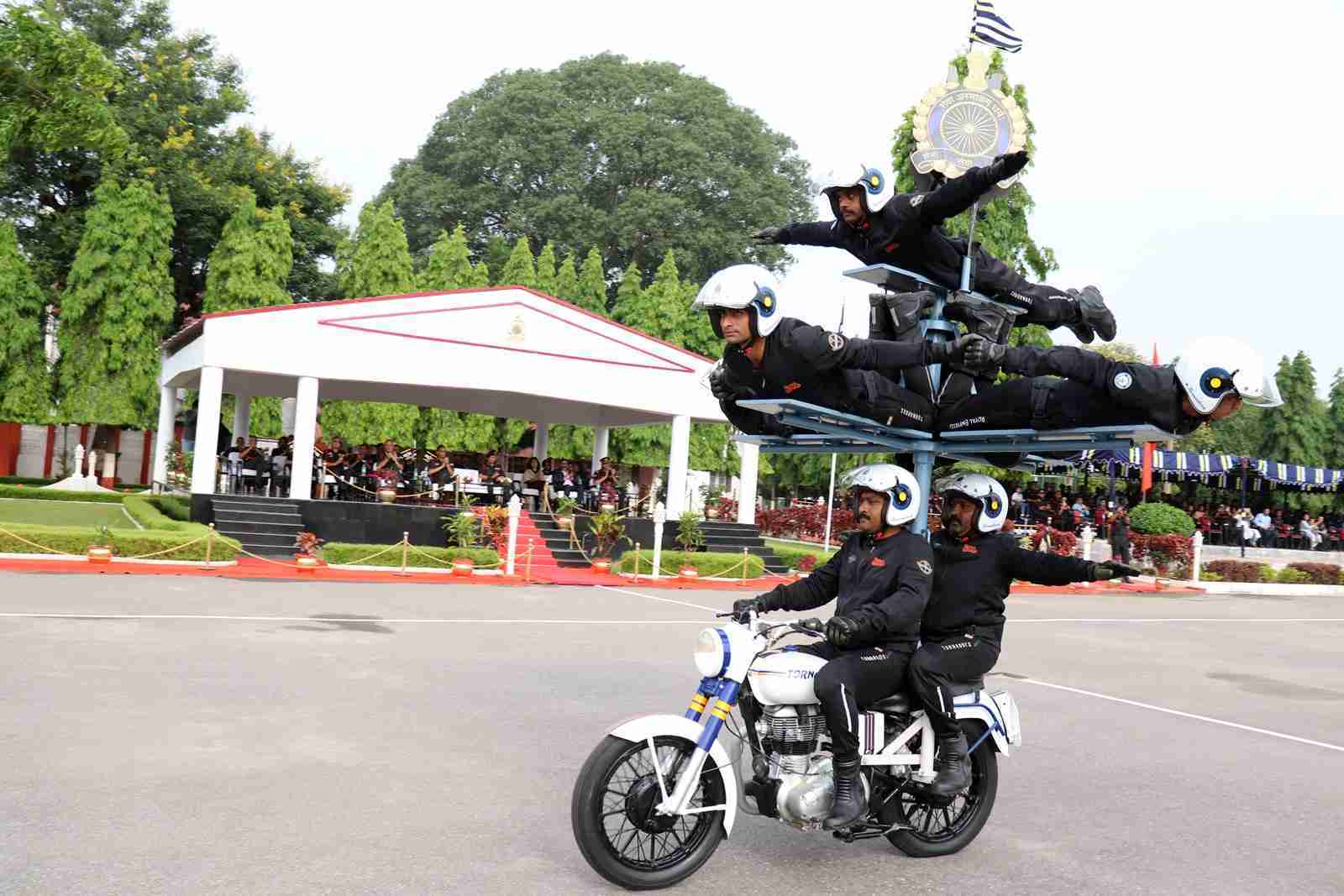 Indian Army Royal Enfield stunts