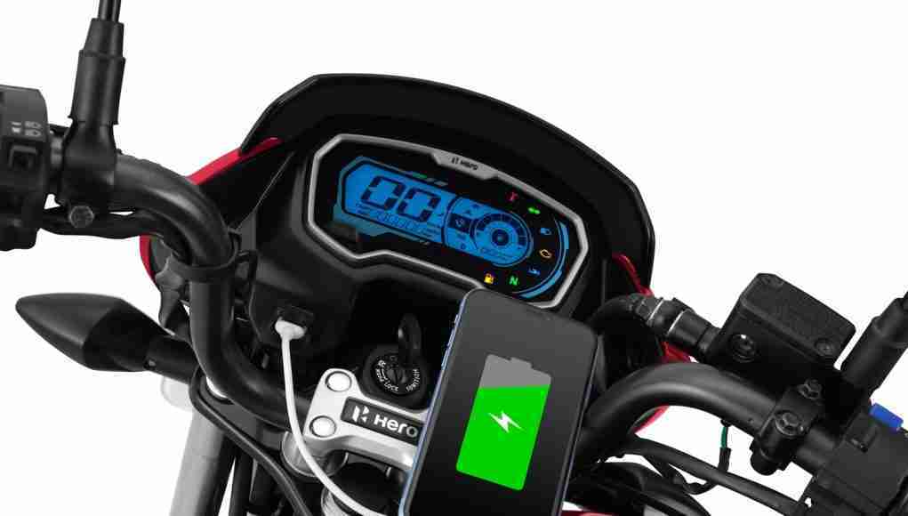 Hero Passion XTEC Mobile Charging