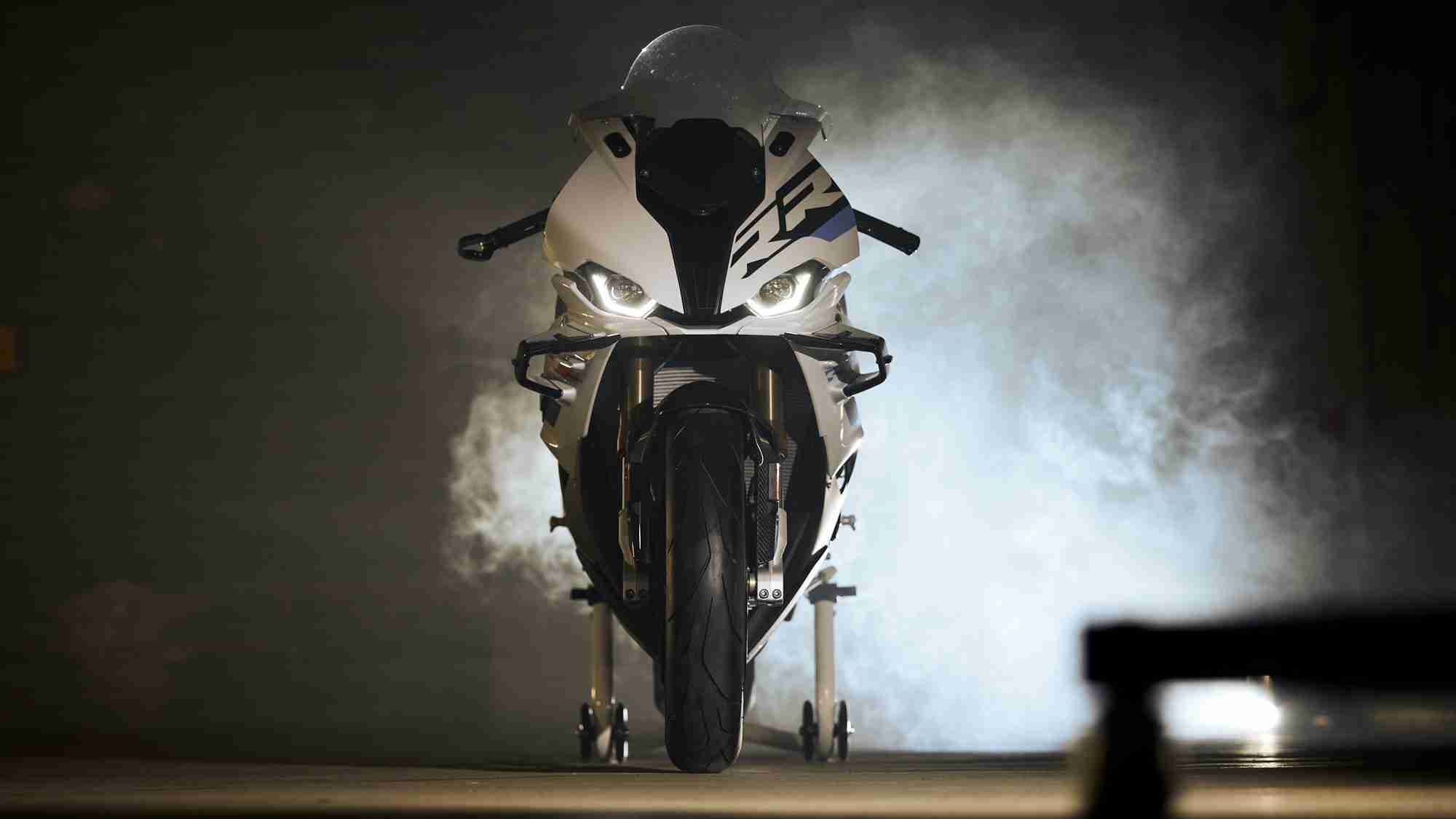 BMW S1000RR độ đẹp sắc sảo trong diện mạo HP4  2banhvn