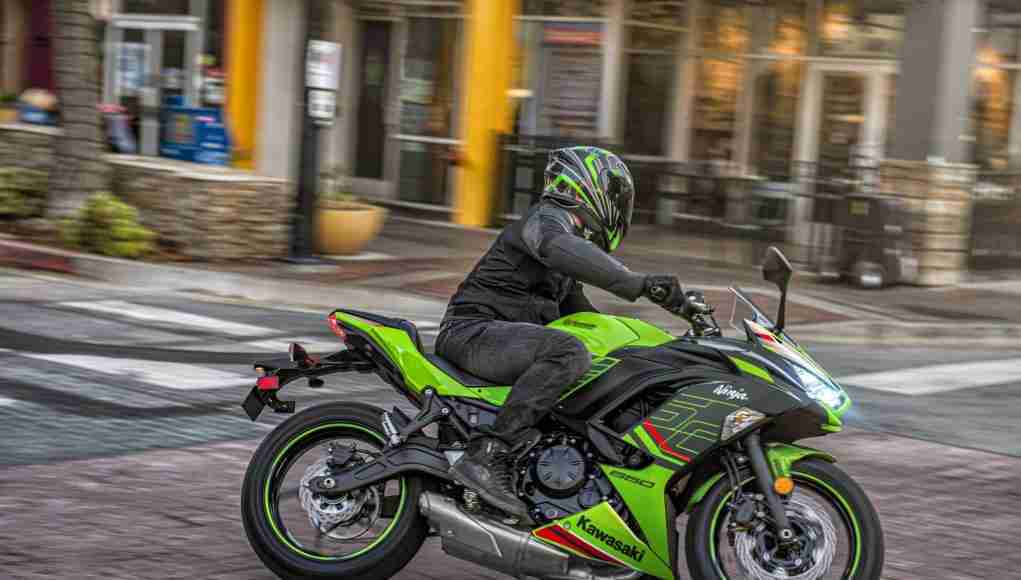 2023 Ninja 650 Lime Green Ebony