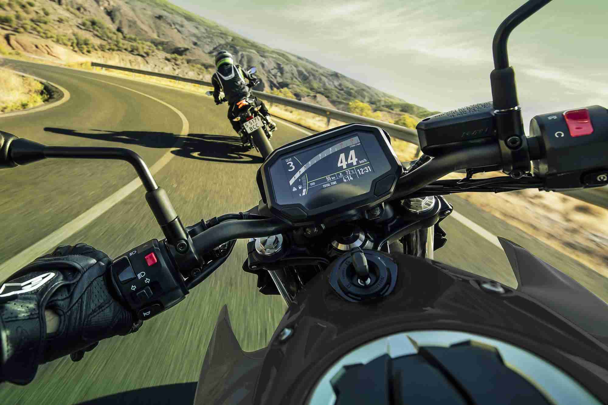 2023 Z650 TFT digital display