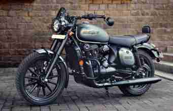 Jawa 42 Cosmic Carbon colour option