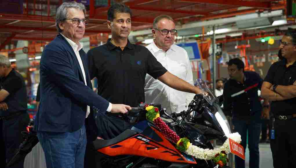 KTM-Bajaj rolls out 1 millionth KTM