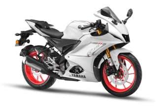 2023 Yamaha R15 V4 Intensity white colour