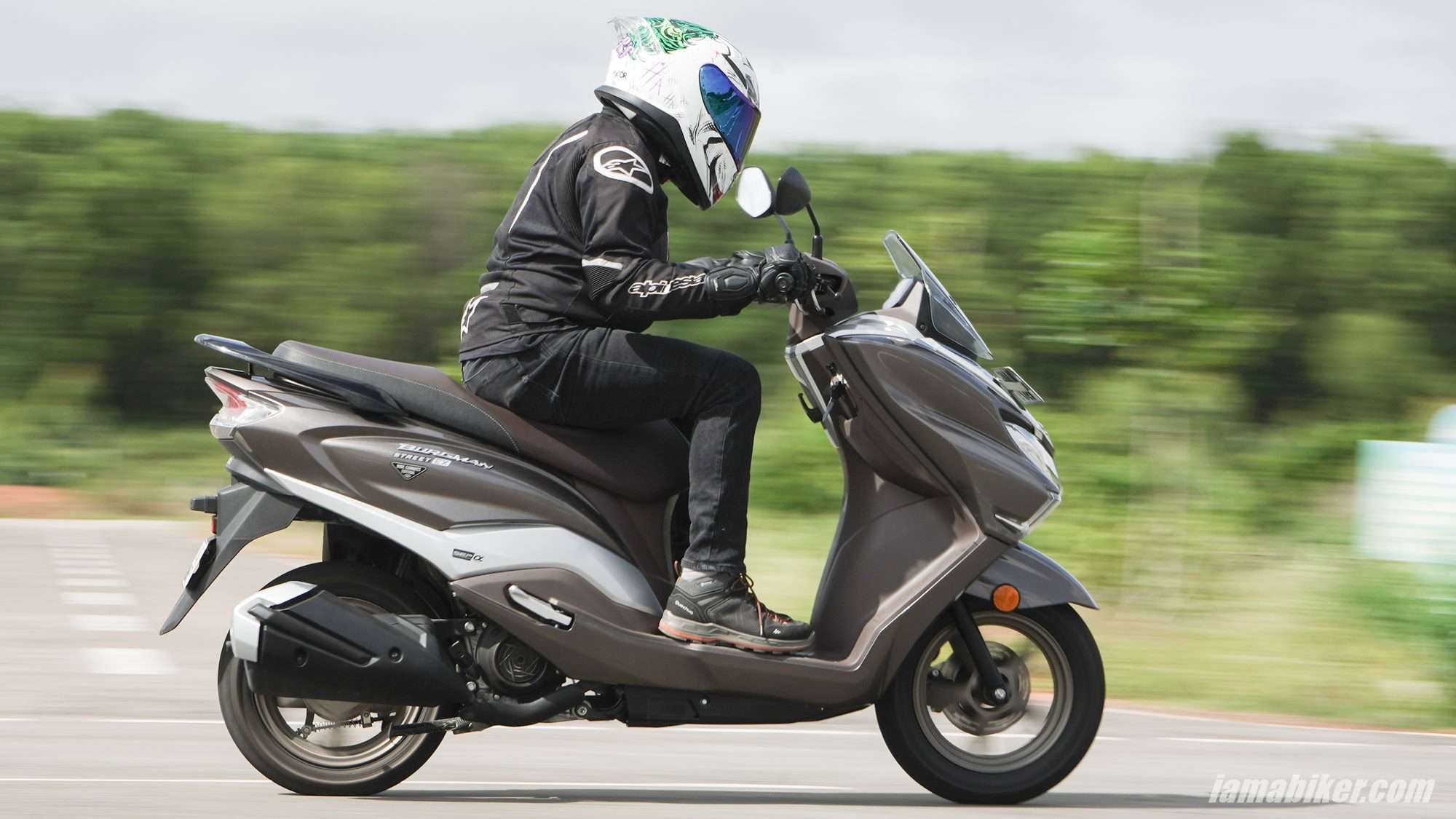 Burgman Street EX Review