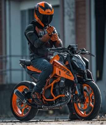 2024 KTM Duke 390 wallpaper