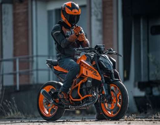 2024 KTM Duke 390 wallpaper
