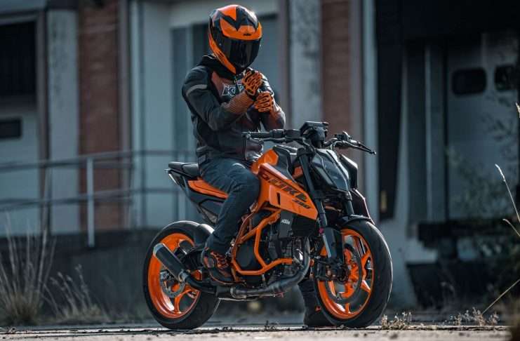 2024 KTM Duke 390 wallpaper