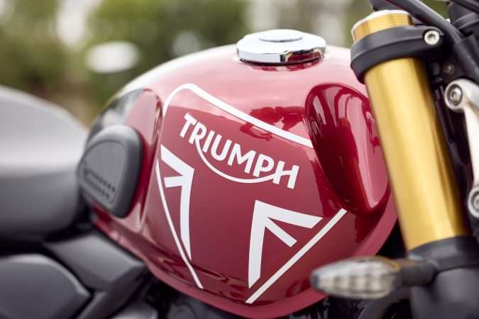 triumph-speed-400-Teardrop-shaped-LED-indicators