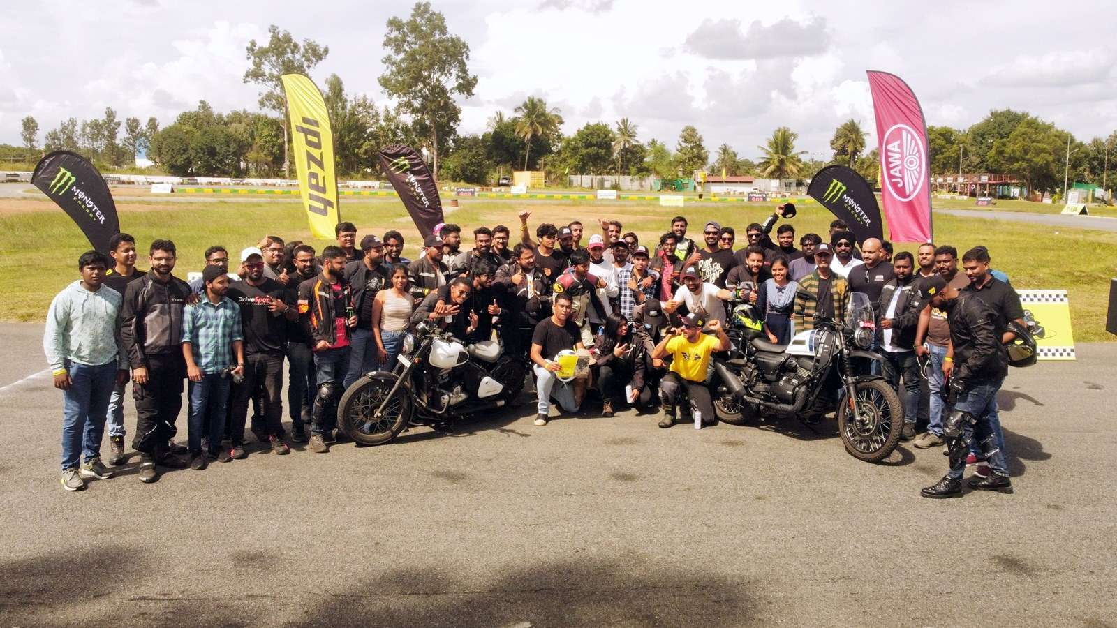 Thrill of Speed with Jawa Yezdi Street Rush participants